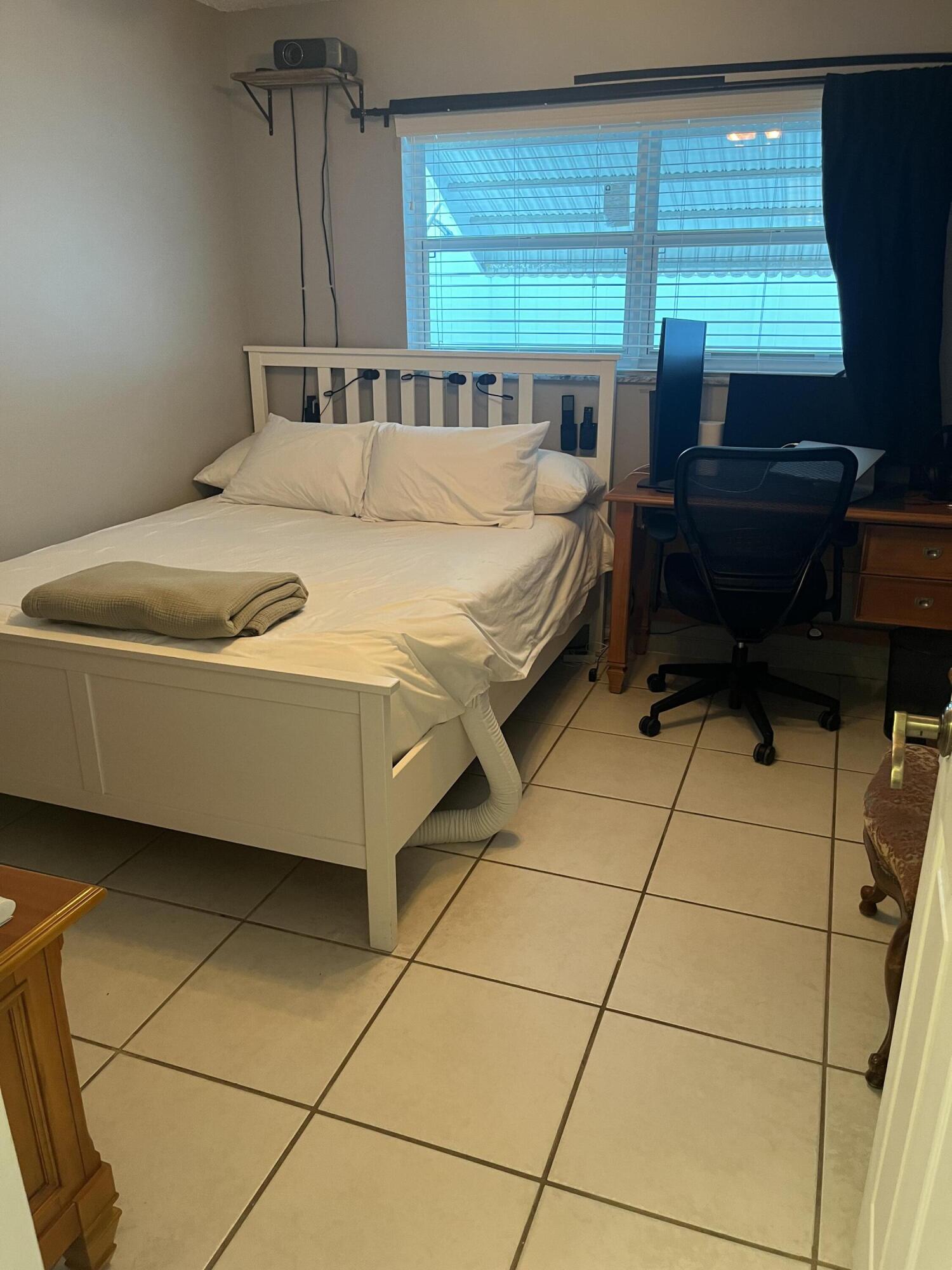 KNOLLWOOD CLUB CONDO - Residential Lease