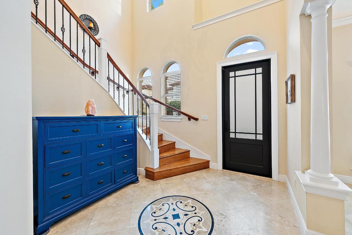 107 Via Poinciana Lane