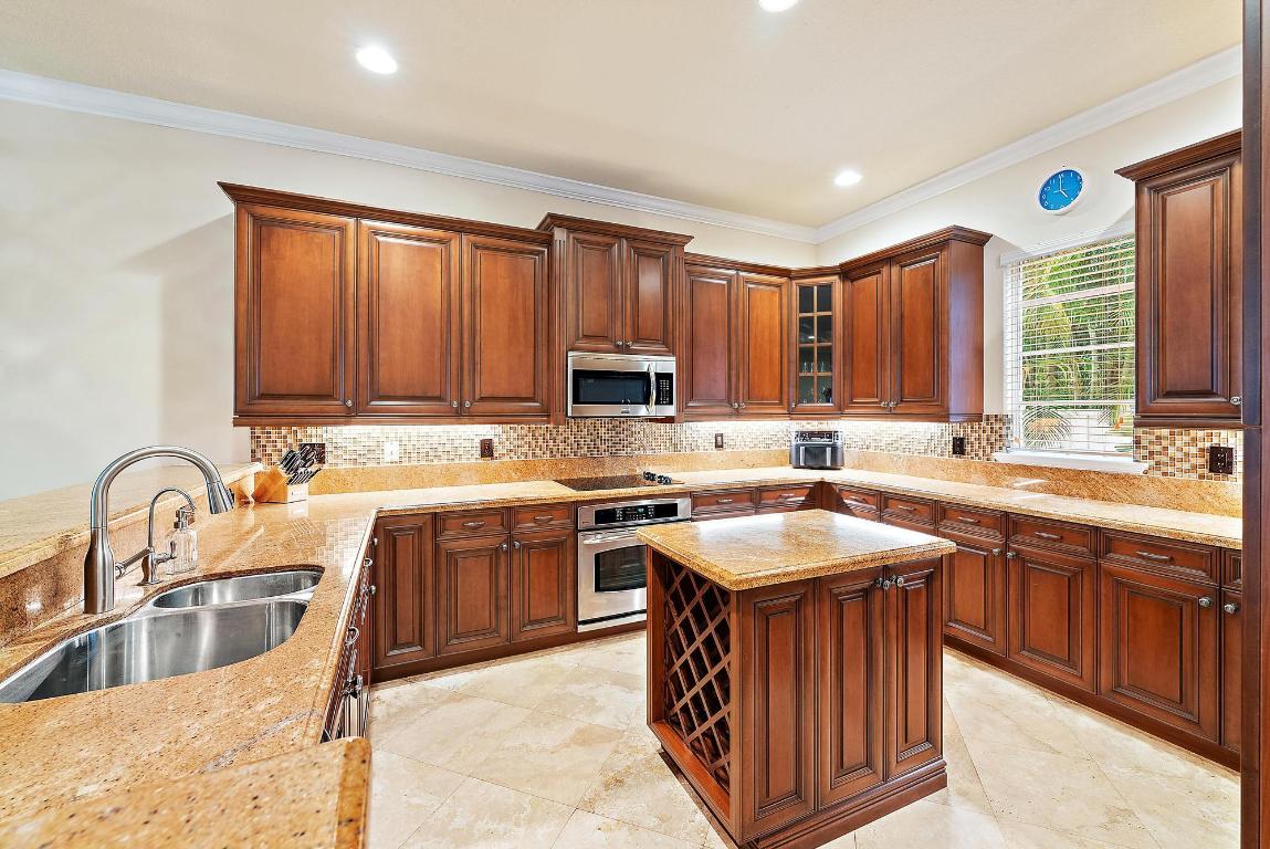 ROYAL POINCIANA - Residential