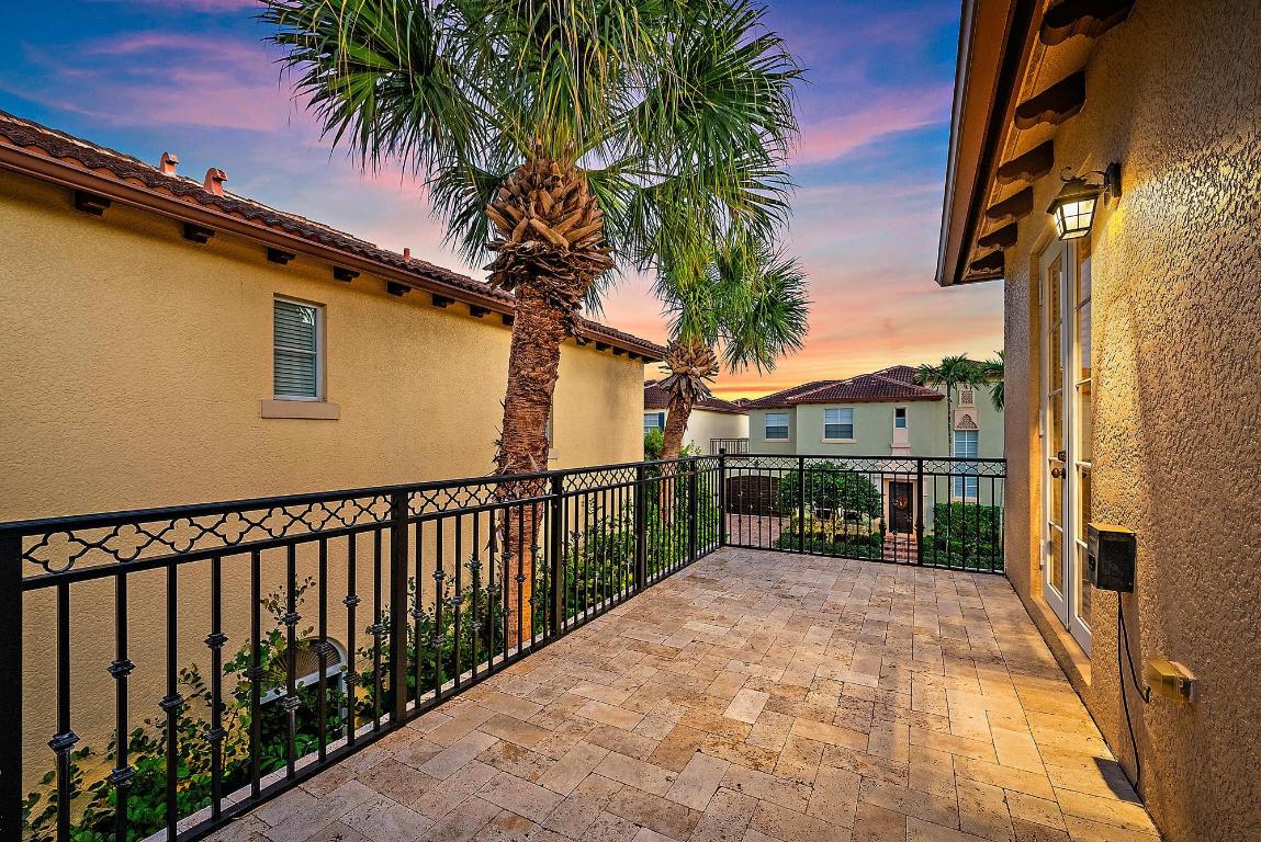 ROYAL POINCIANA - Residential