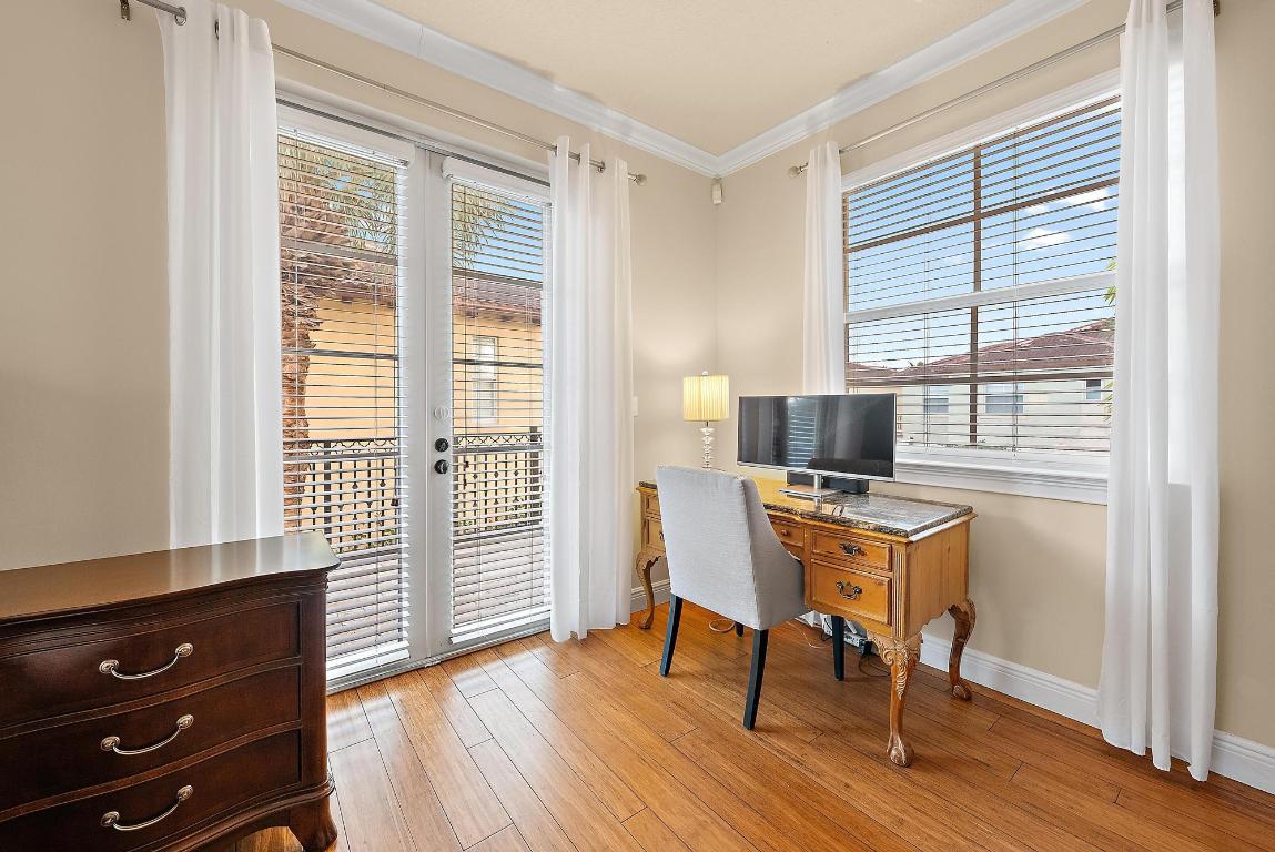 ROYAL POINCIANA - Residential