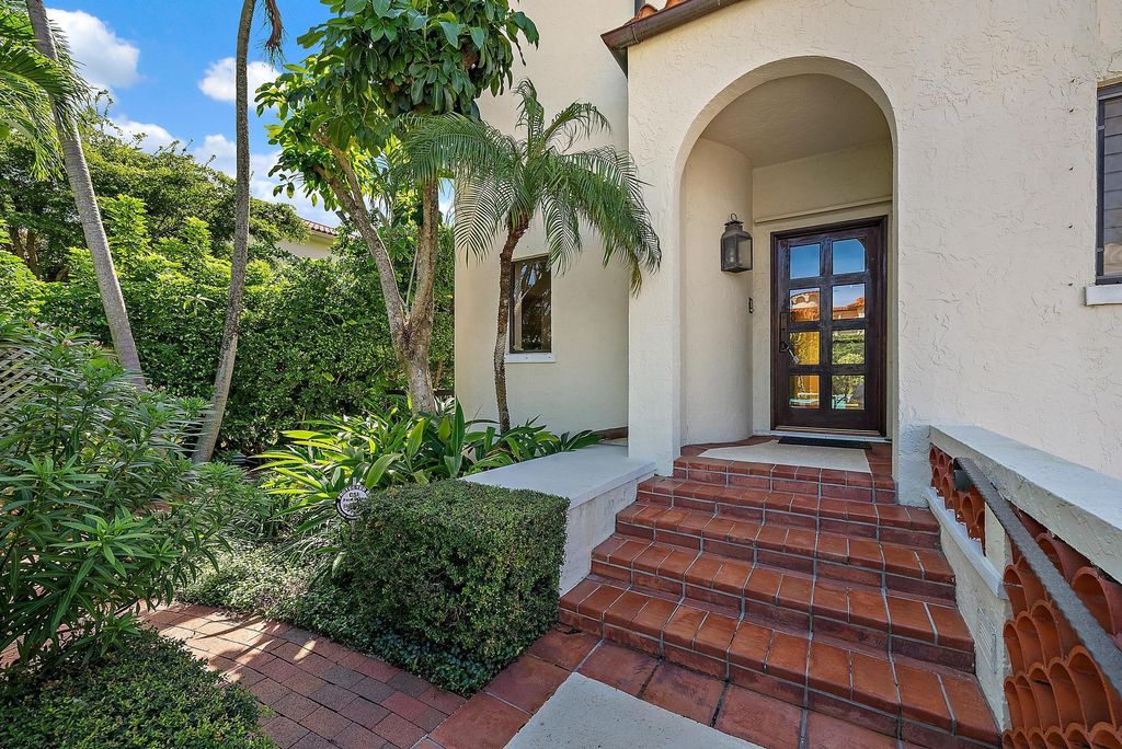 Photo of 260 Everglade Avenue, Palm Beach, FL 33480 (MLS # R11133154)