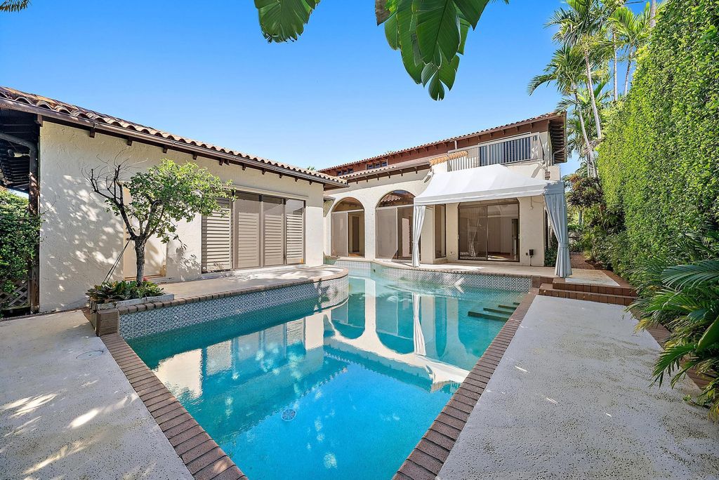 Photo of 260 Everglade Avenue, Palm Beach, FL 33480 (MLS # R11133154)