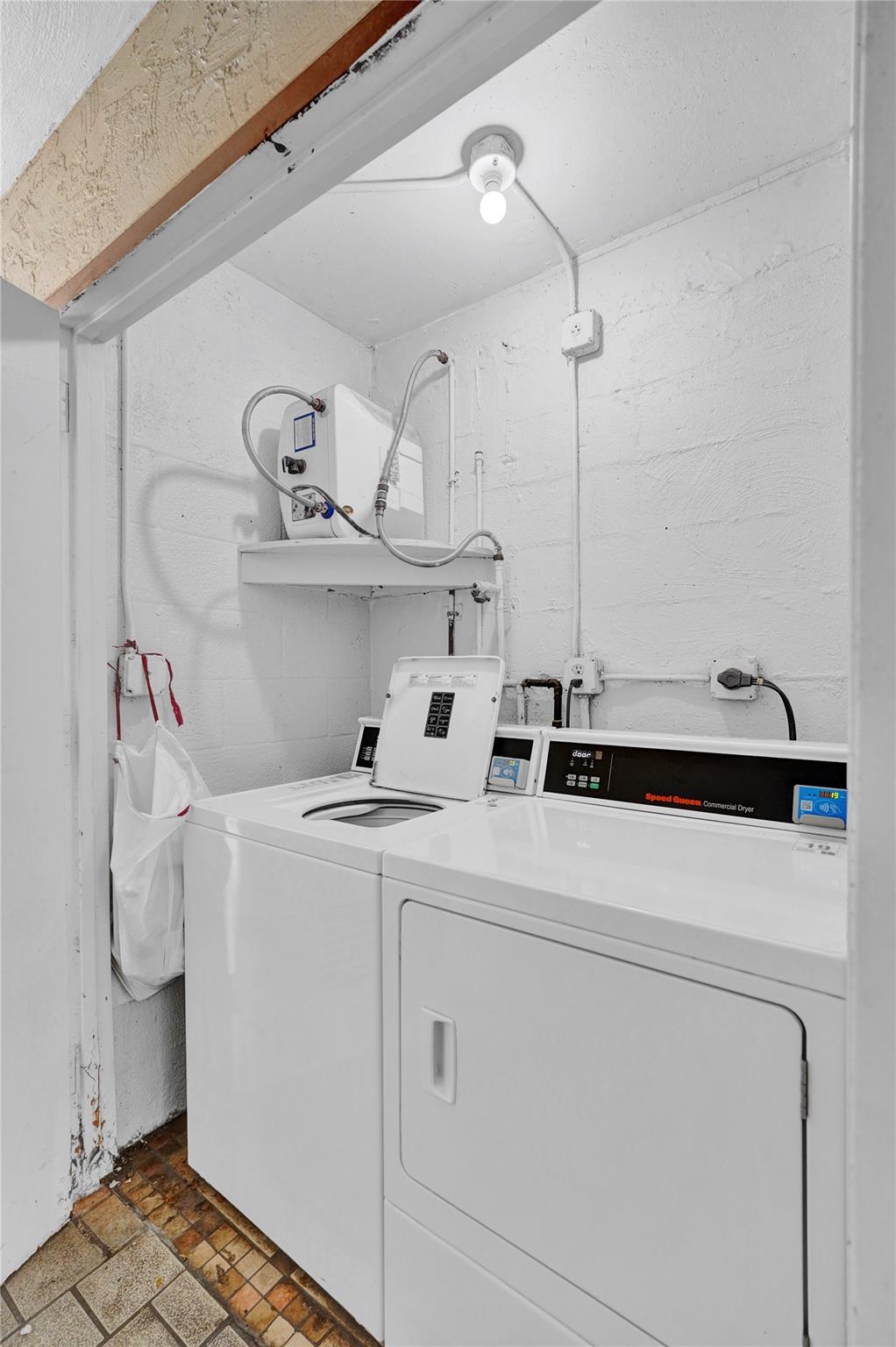 Inverrary Gardens Condo I - Residential Lease