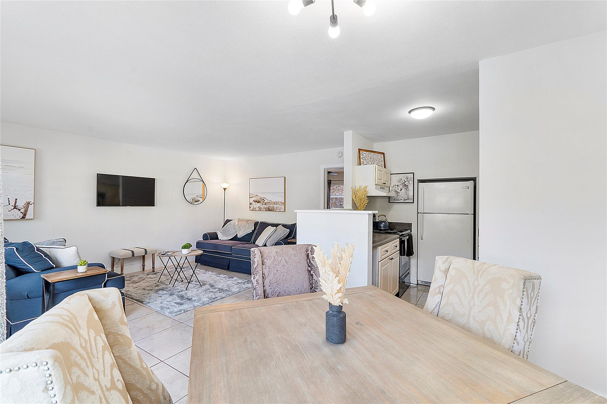 Mid Mari Condo - Residential Lease
