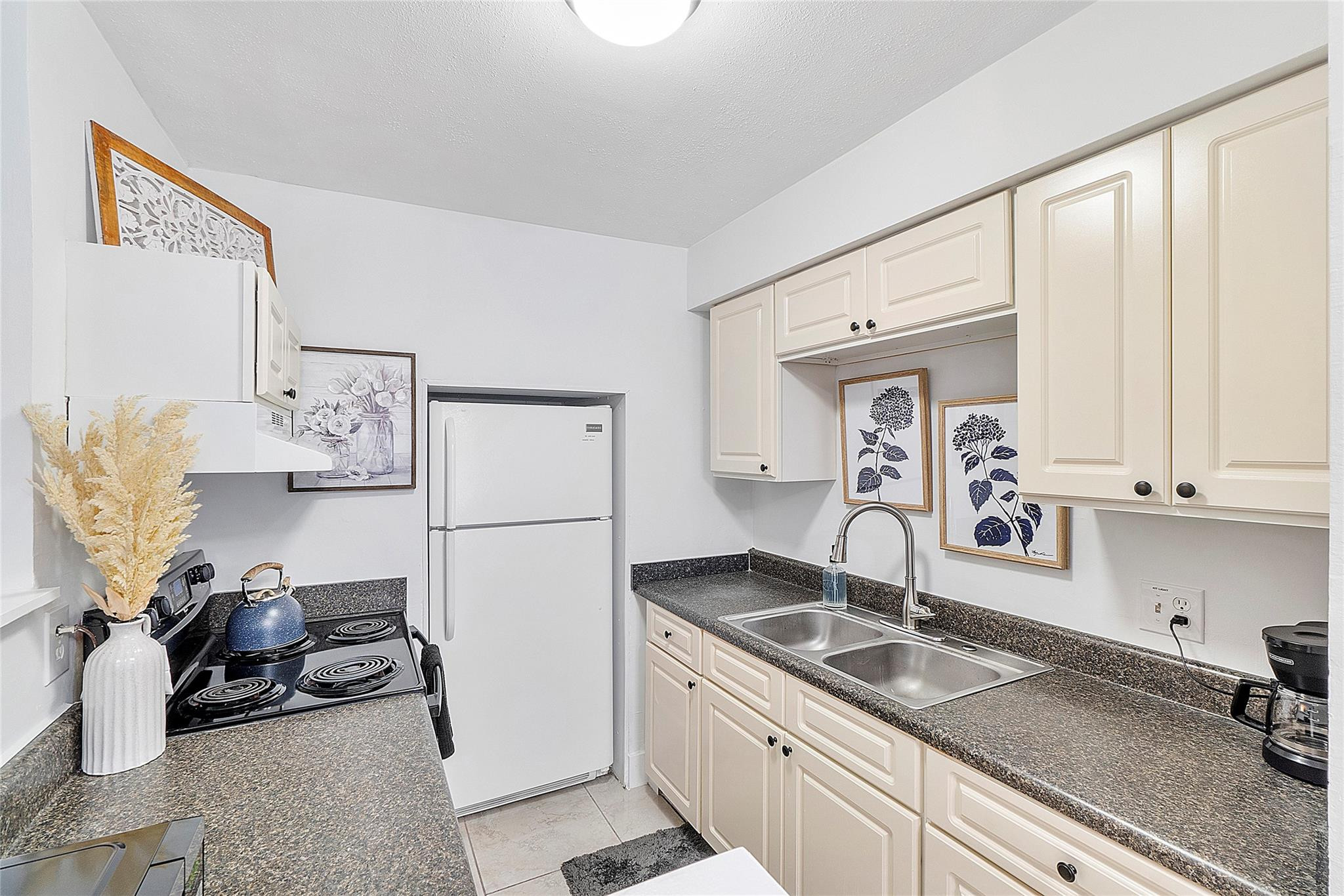 Mid Mari Condo - Residential Lease