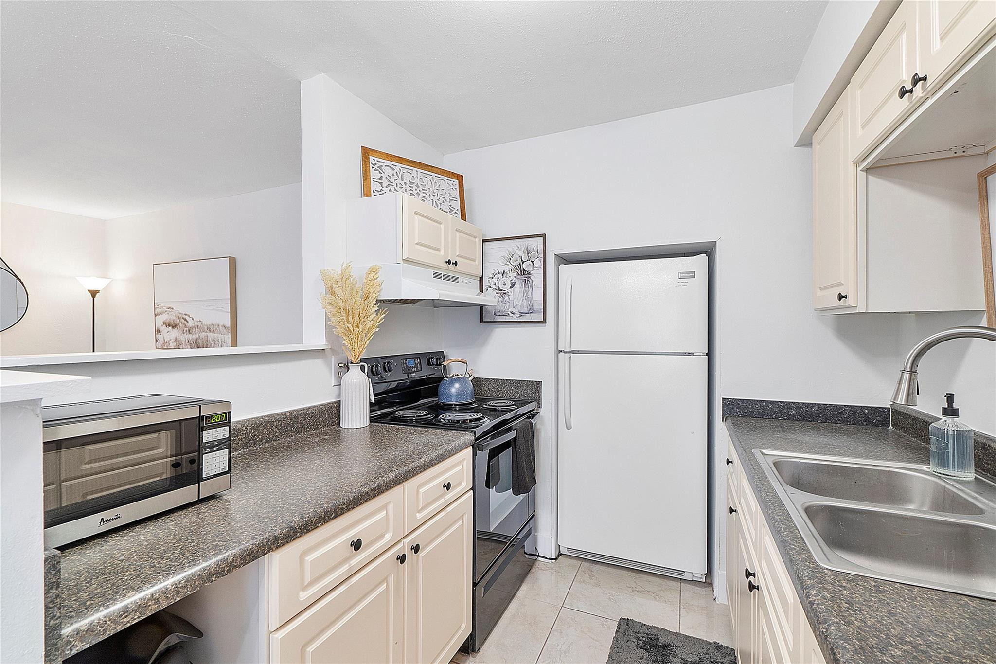 Mid Mari Condo - Residential Lease
