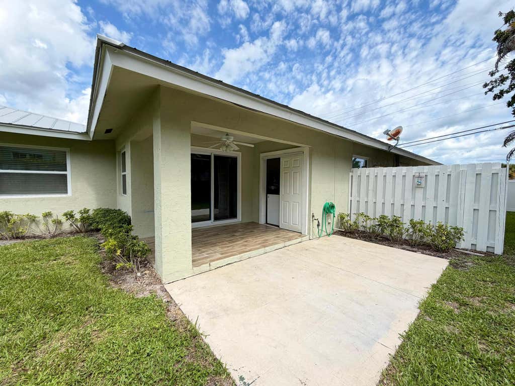Photo of 3794 SE County Line Road #102, Jupiter, FL 33469 (MLS # B26061379)