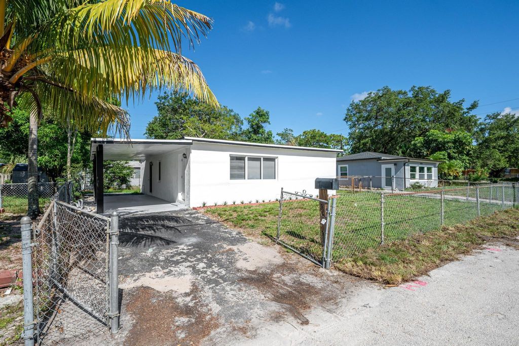 Photo of 832 NW 17th Ave, Fort Lauderdale, FL 33311 (MLS # F10447154)