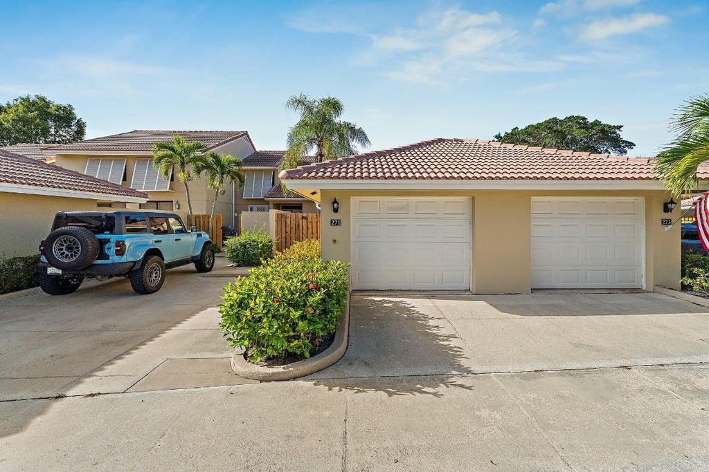 Photo of 271 Old Meadow Way, Palm Beach Gardens, FL 33418 (MLS # R11124227)