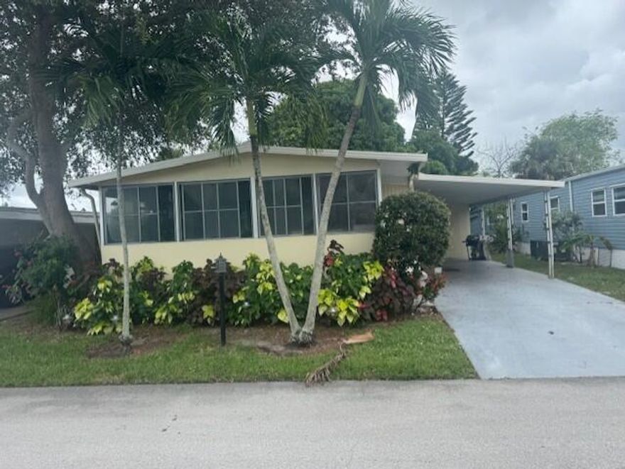GREAT LOCATION!
2 BEDROOMS, 2 BATH'S IN NEED OF RENOVATION. 
LOCATED AT TIDEWATER ESTATES, A QUIET 55+ COMMUNITY, ONLY 3 MILES FROM DESIRABLE DEERFIELD BEACH!!! 
THIS LOCATION HAS ALL THE TRAVEL AMENITIES CLOSE AT HAND, AIRPORT, AMTRAK AND MAJOR HWYS.  
LOT RENTAL $1,407 INCLUDING TAXES, LOAN MAINTENANCE AND ALL AMENITIES.