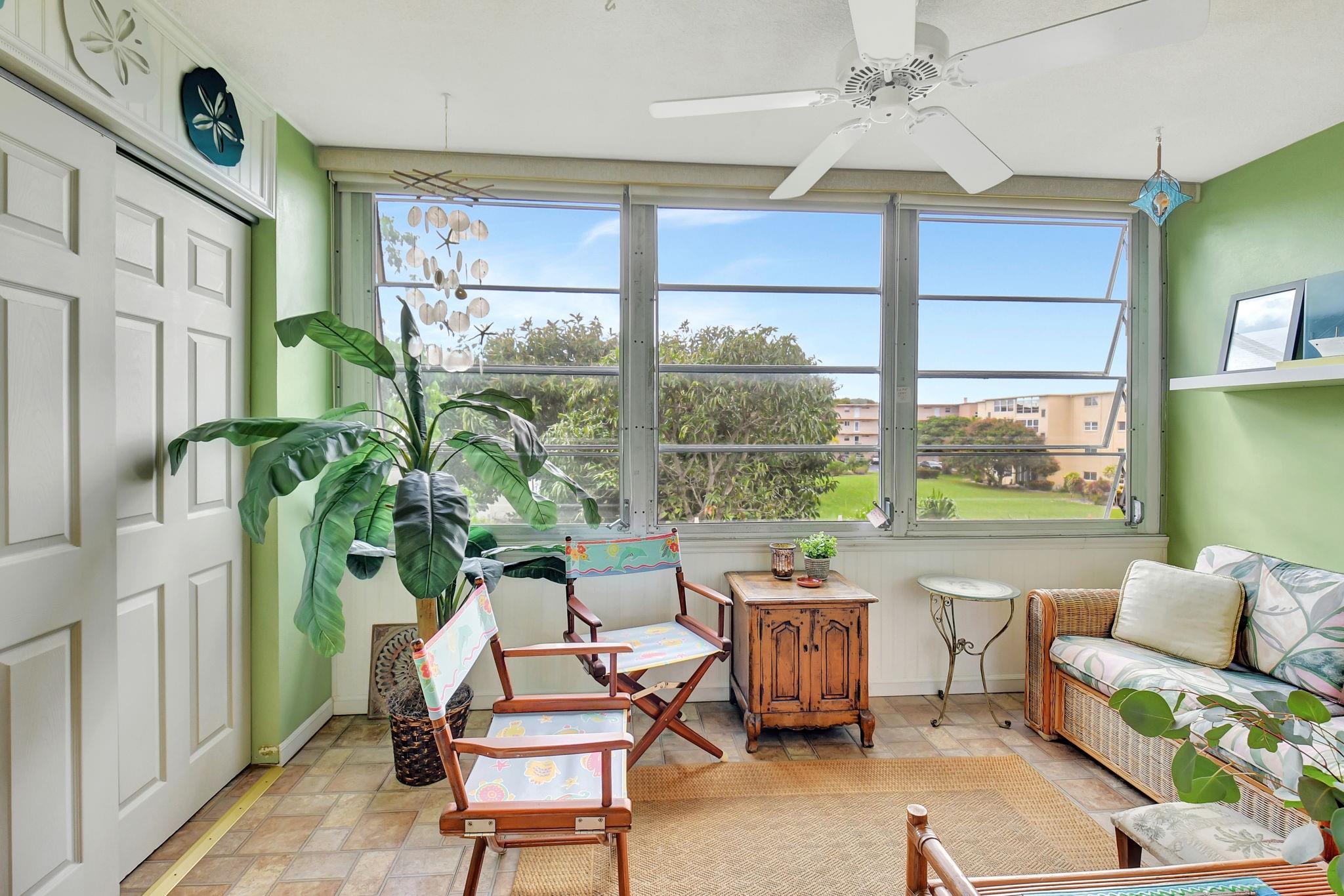 VILLAGE ROYALE GREENWOOD - Residential