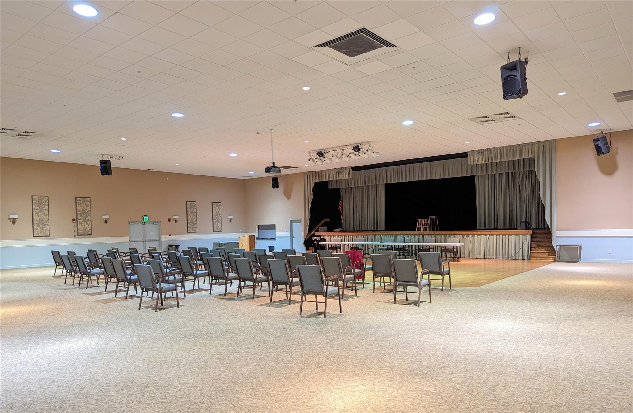 VILLAGE ROYALE GREENWOOD - Residential