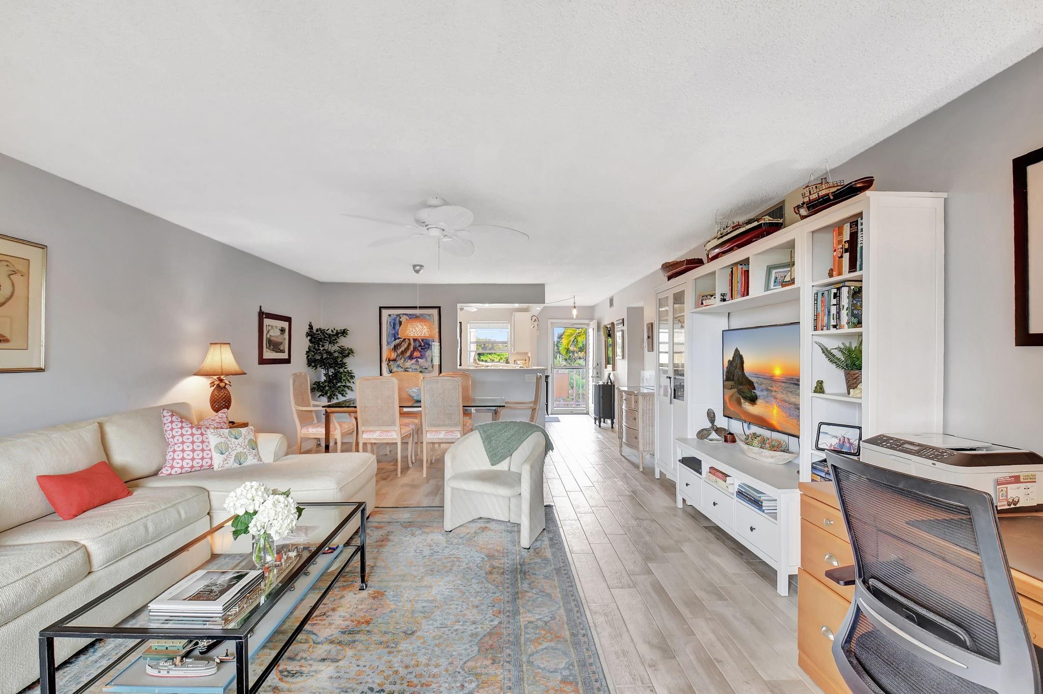 VILLAGE ROYALE GREENWOOD - Residential