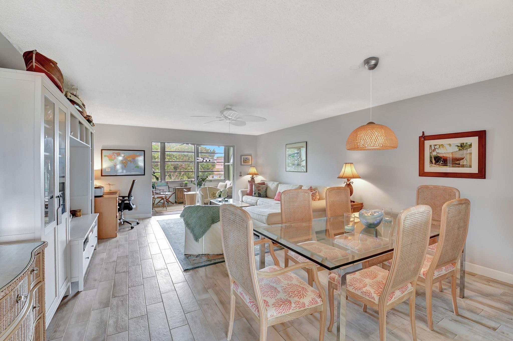 VILLAGE ROYALE GREENWOOD - Residential