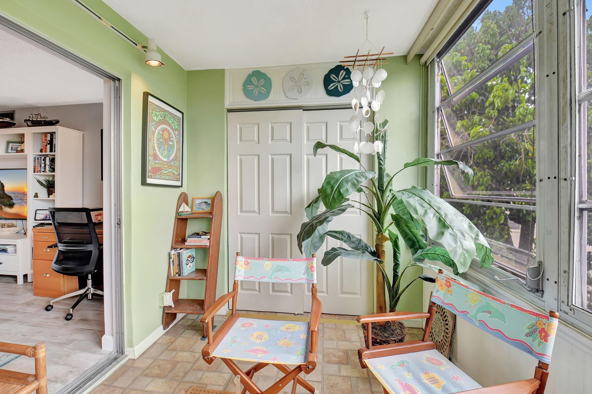 VILLAGE ROYALE GREENWOOD - Residential