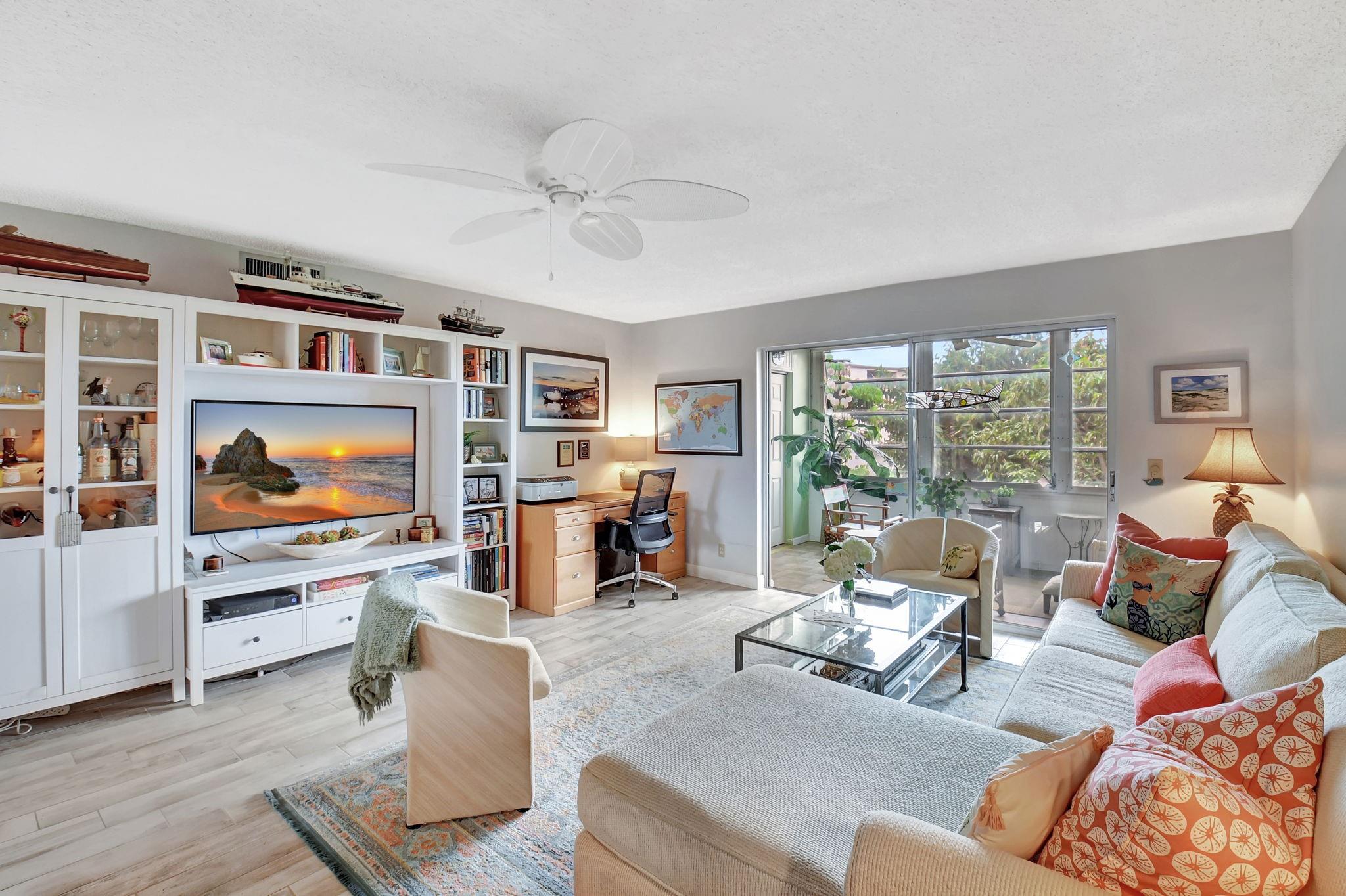 VILLAGE ROYALE GREENWOOD - Residential