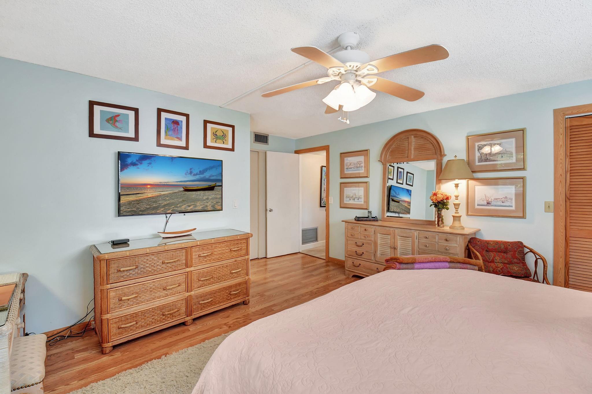 VILLAGE ROYALE GREENWOOD - Residential