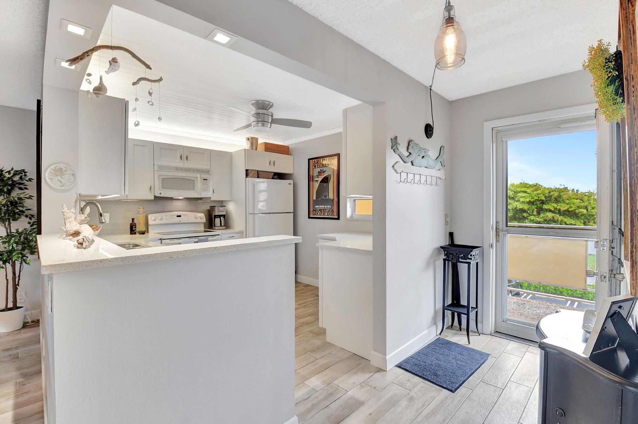 VILLAGE ROYALE GREENWOOD - Residential