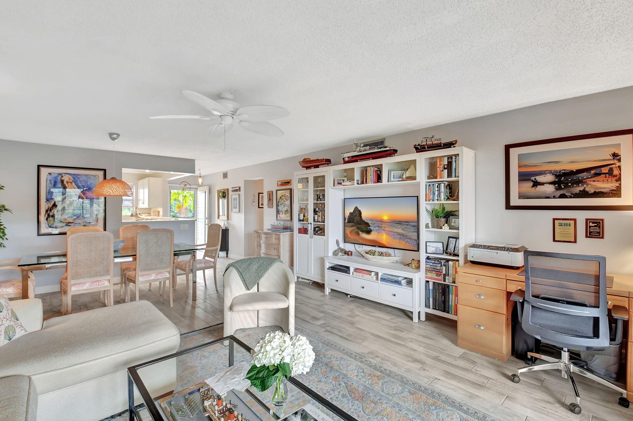 VILLAGE ROYALE GREENWOOD - Residential