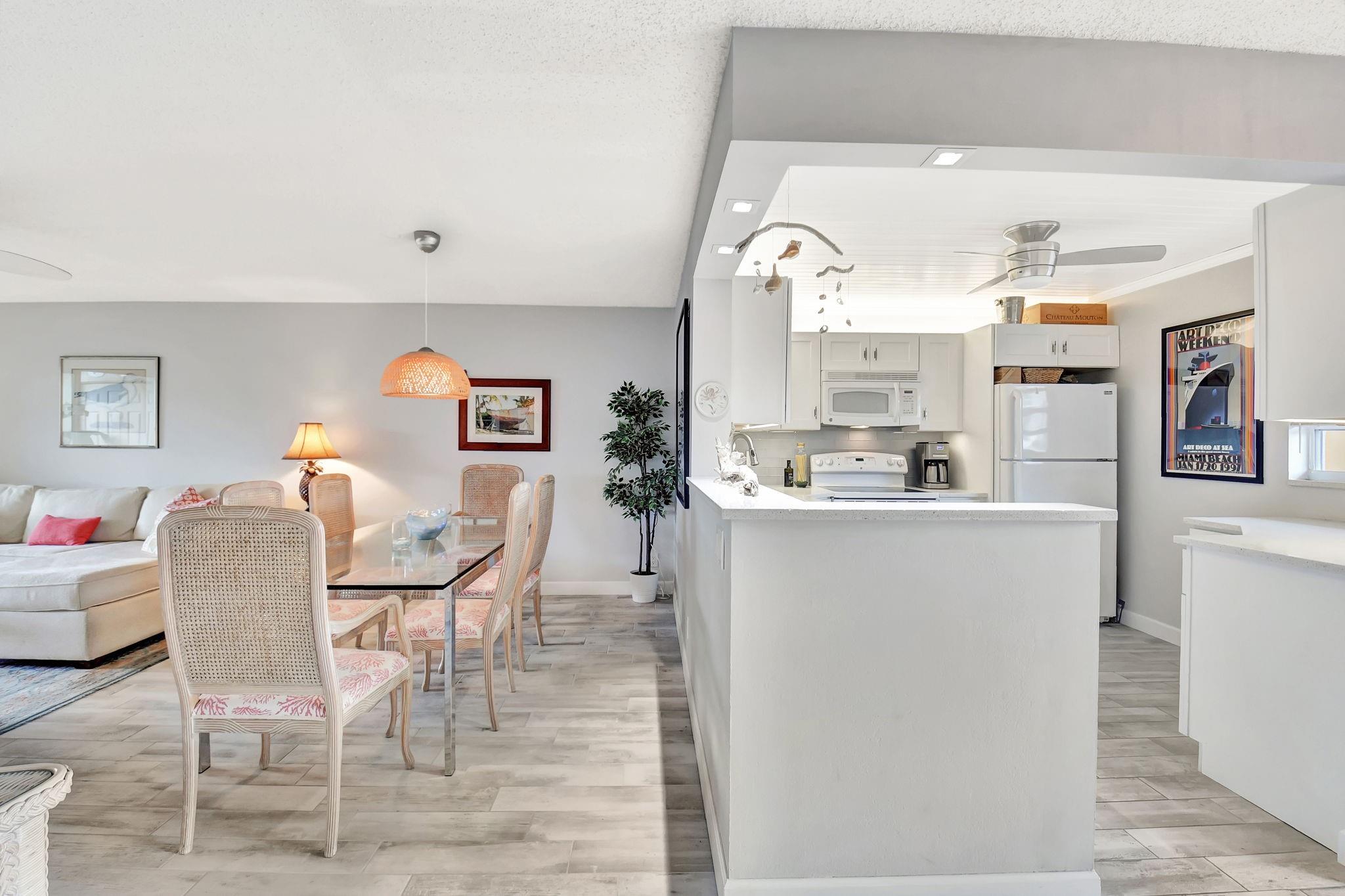 VILLAGE ROYALE GREENWOOD - Residential