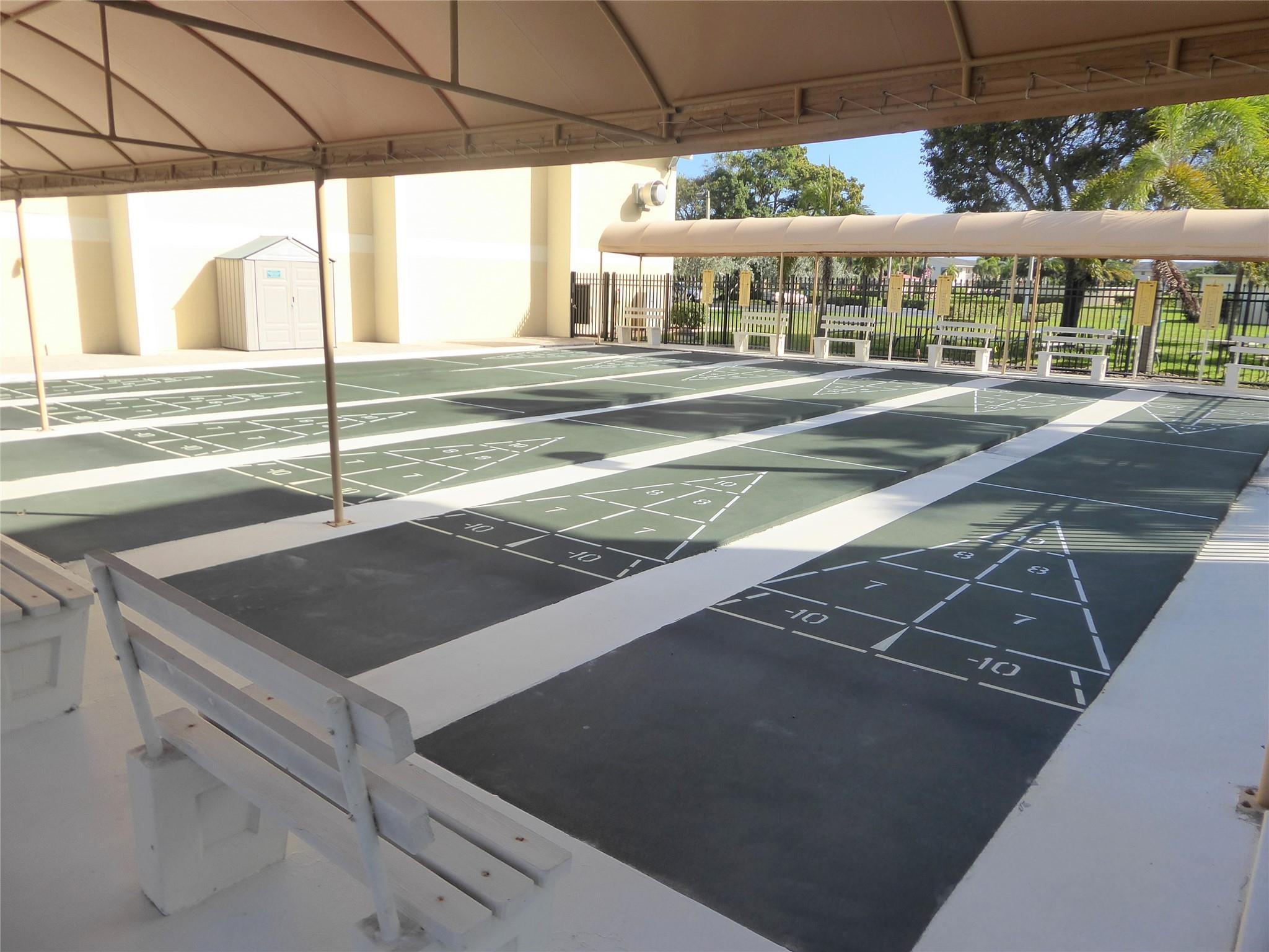 VILLAGE ROYALE GREENWOOD - Residential