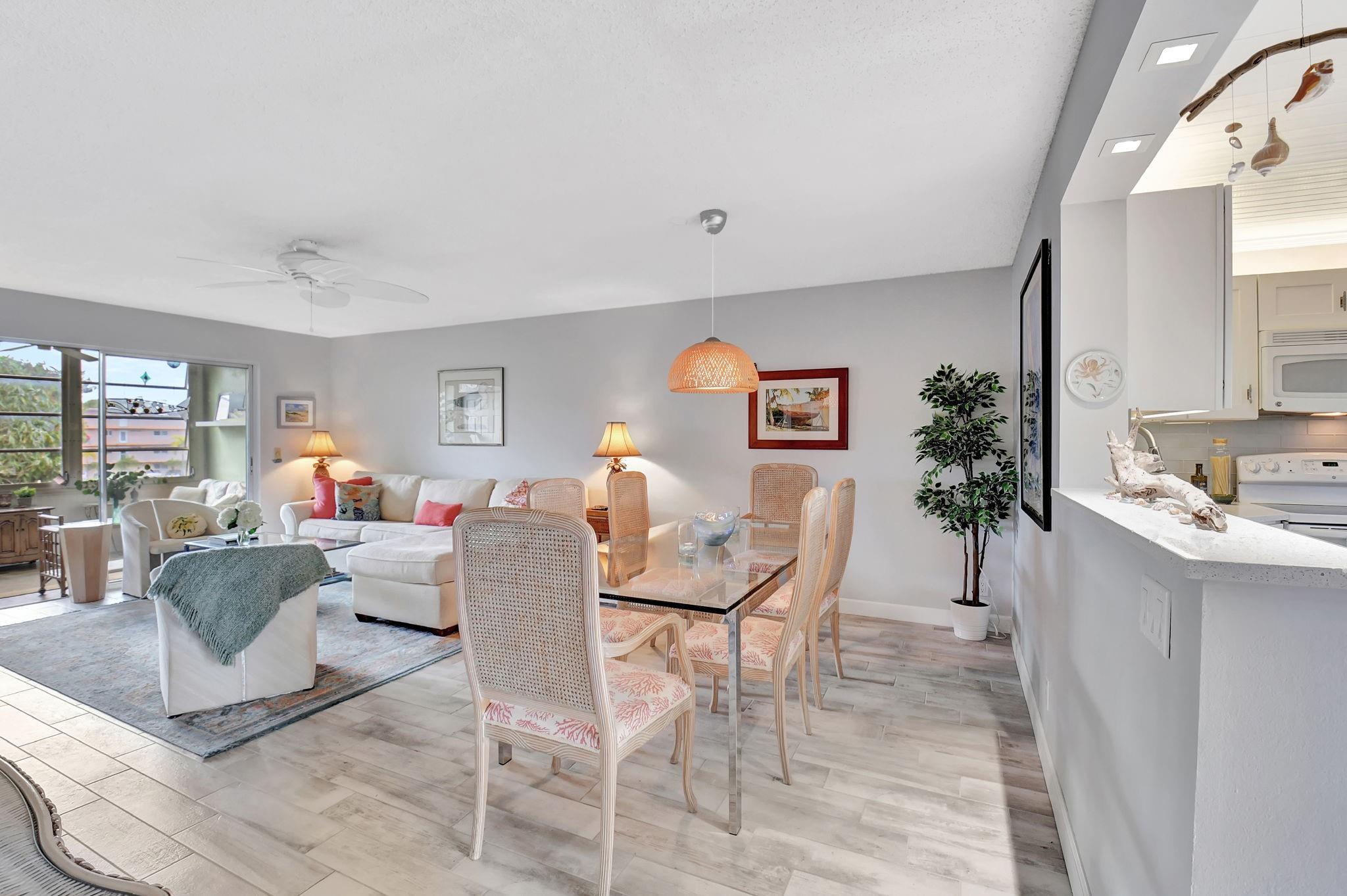 VILLAGE ROYALE GREENWOOD - Residential