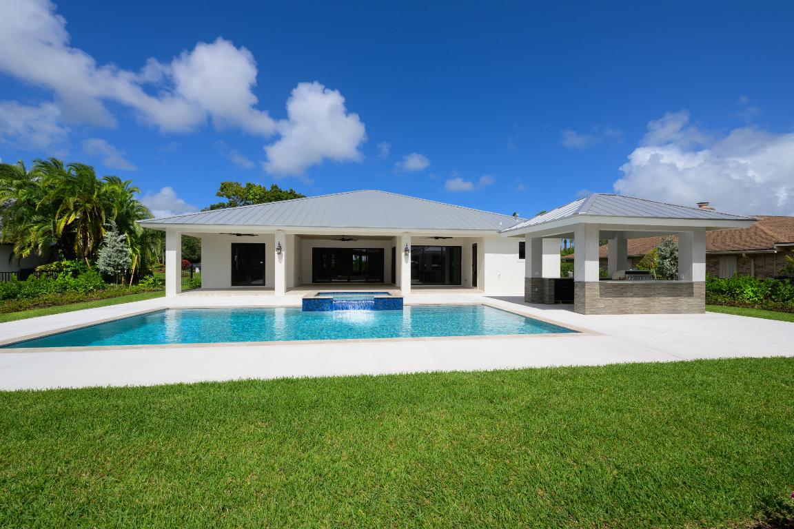 1064 NW Spruce Ridge Drive