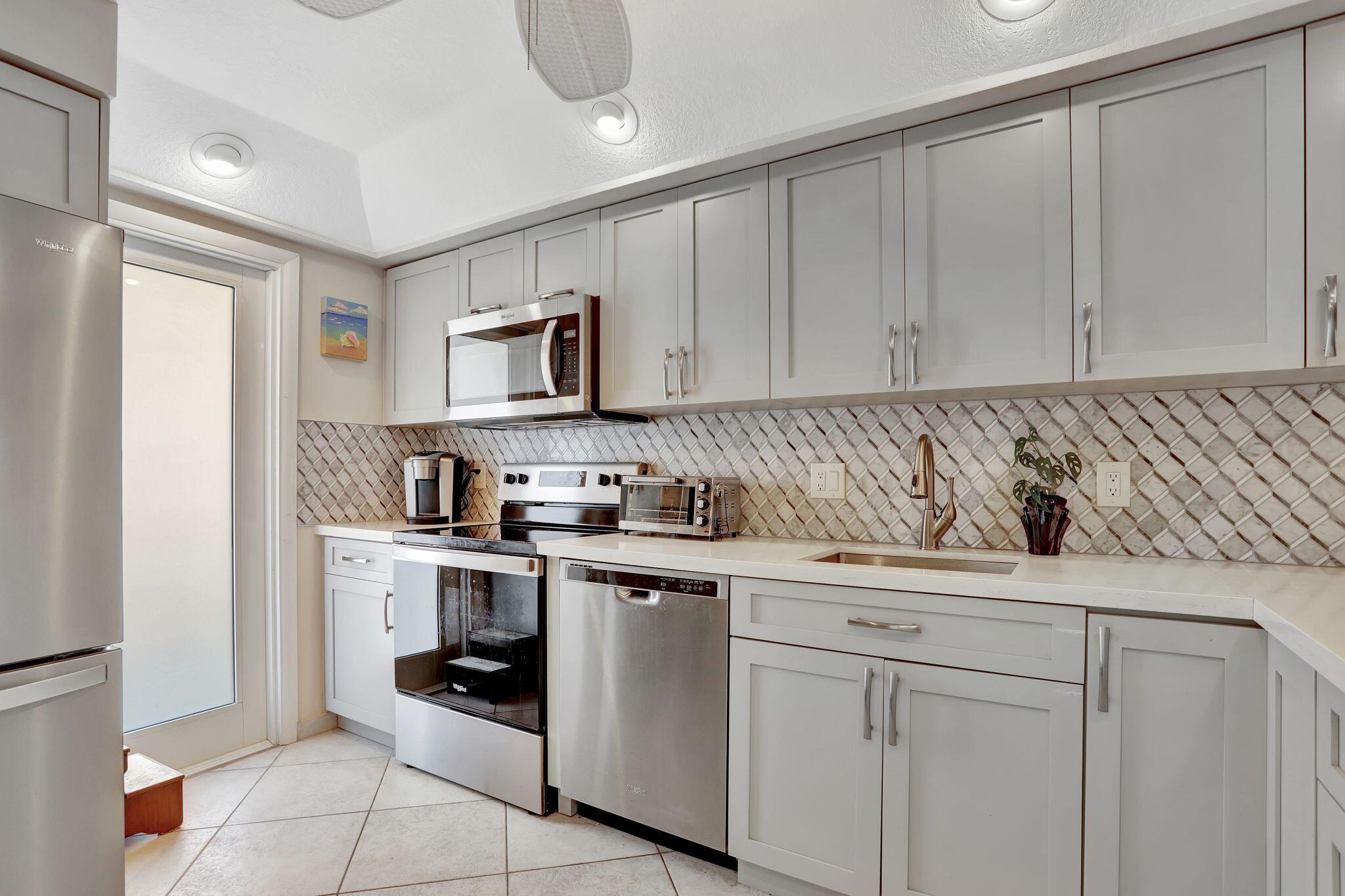 2731 NE 14th Street Causeway Apt 702