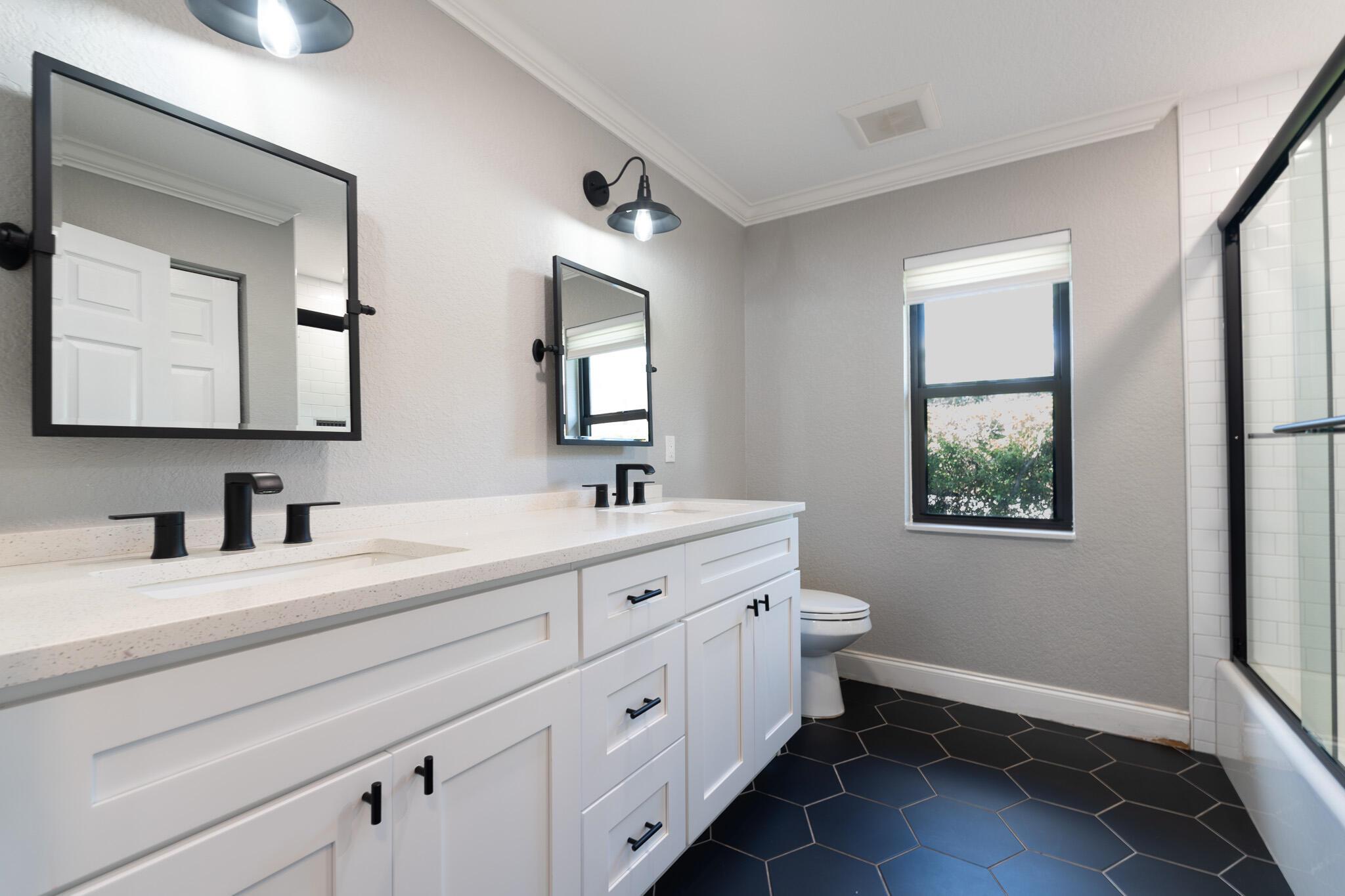 LAS FLORES RANCHOS - Residential