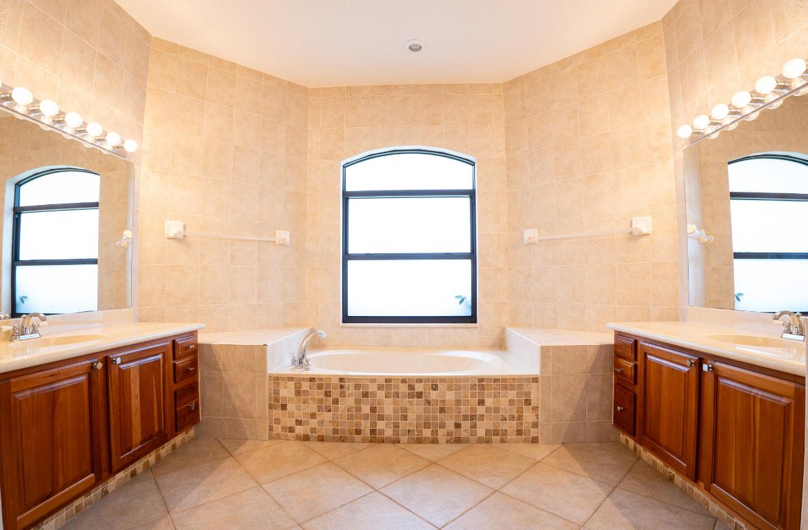 LAS FLORES RANCHOS - Residential