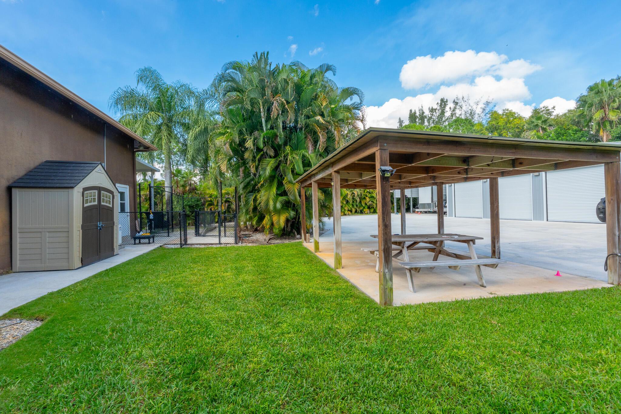 LAS FLORES RANCHOS - Residential