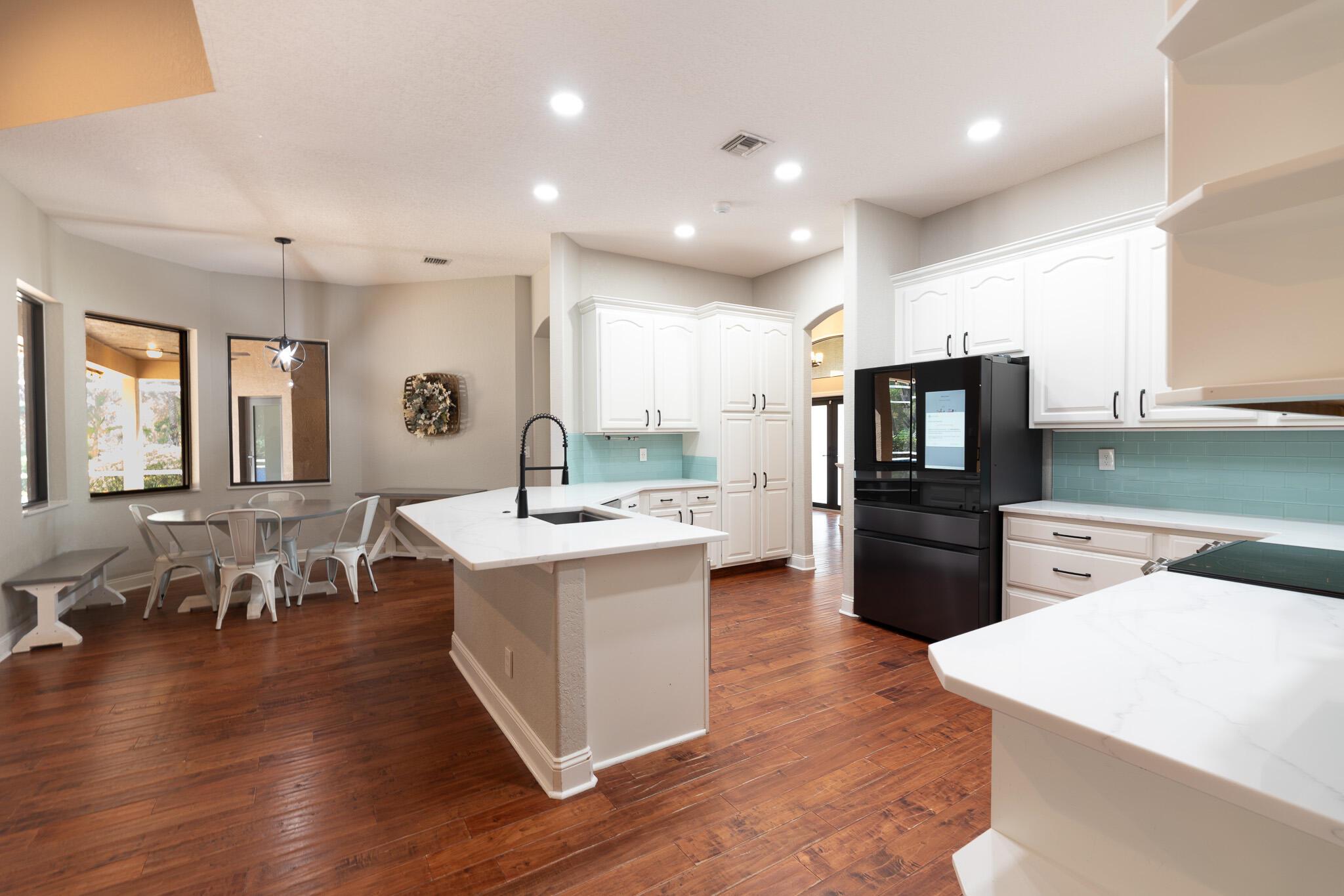 LAS FLORES RANCHOS - Residential