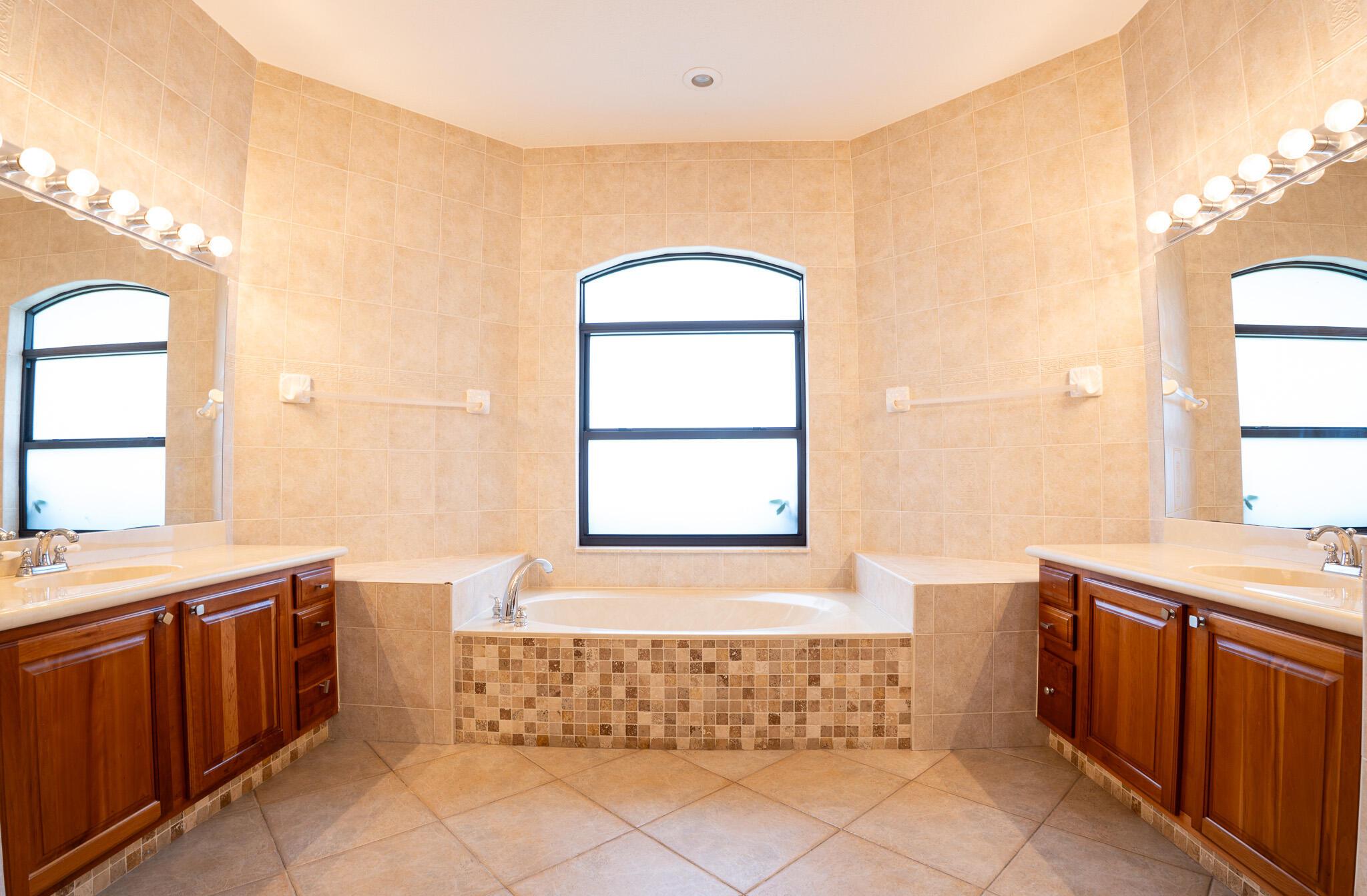 LAS FLORES RANCHOS - Residential