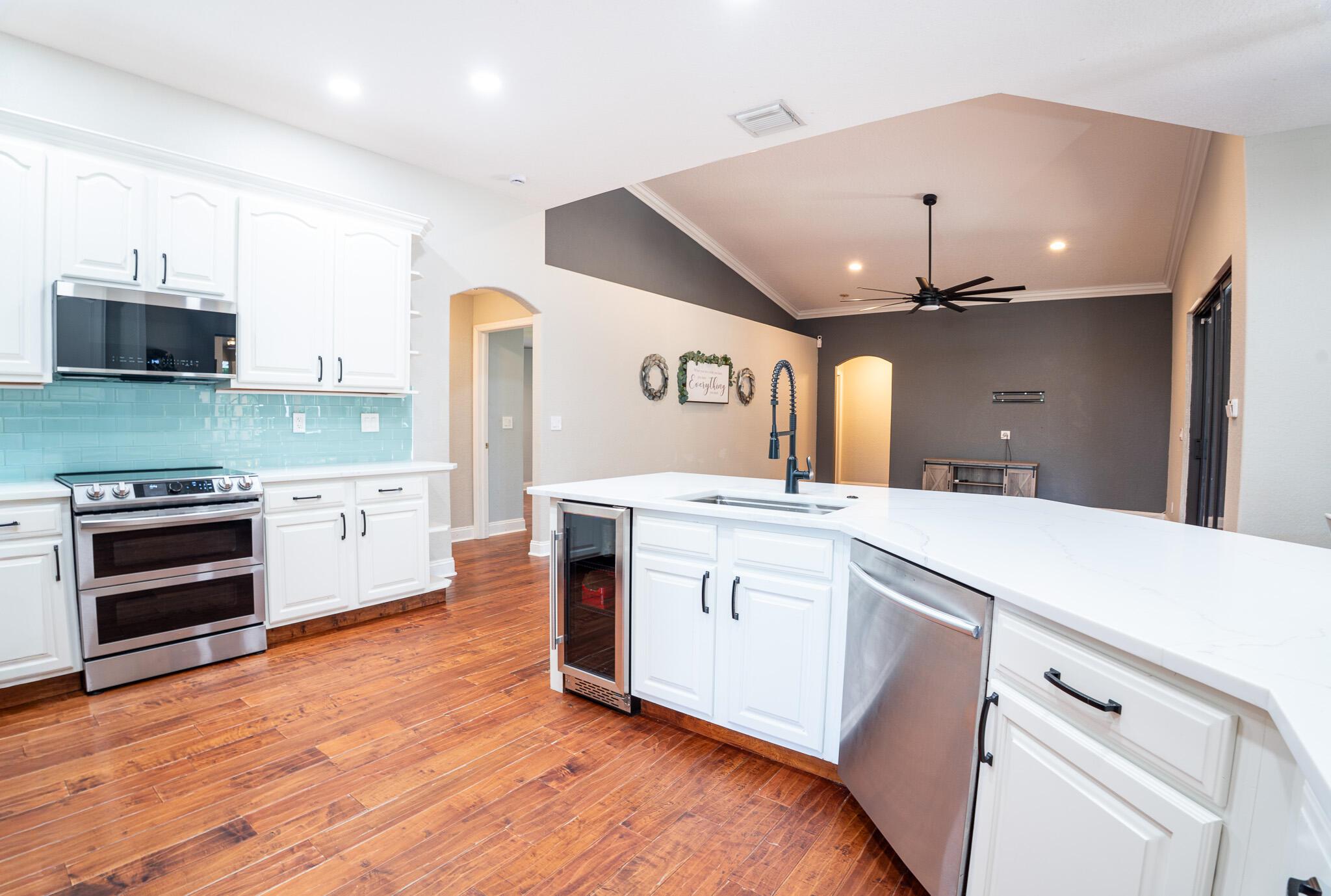 LAS FLORES RANCHOS - Residential