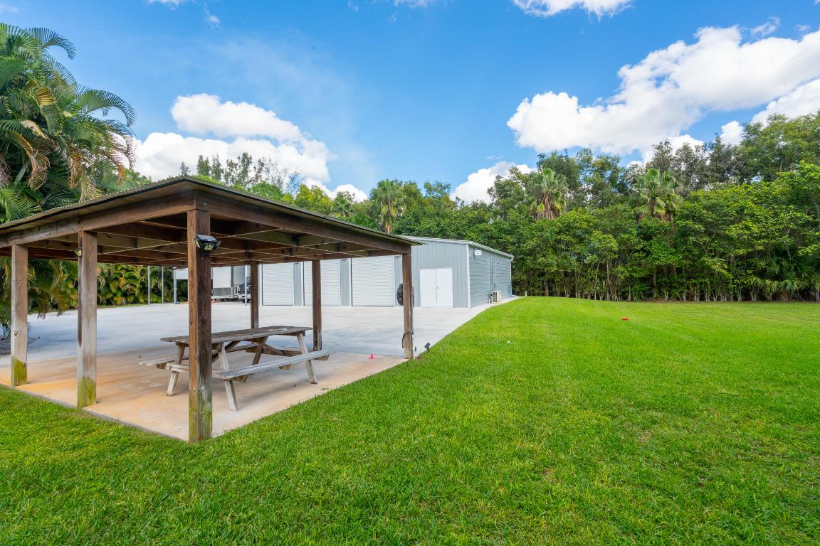 LAS FLORES RANCHOS - Residential