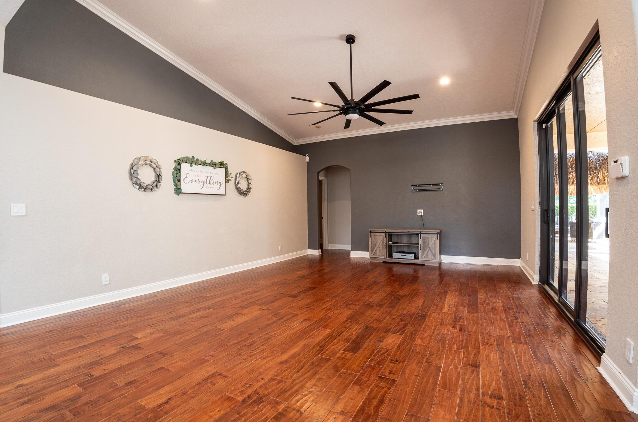 LAS FLORES RANCHOS - Residential