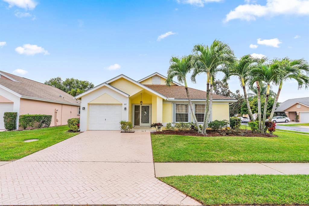 Photo of 207 Mocassin Trail N, Jupiter, FL 33458 (MLS # R10796606)