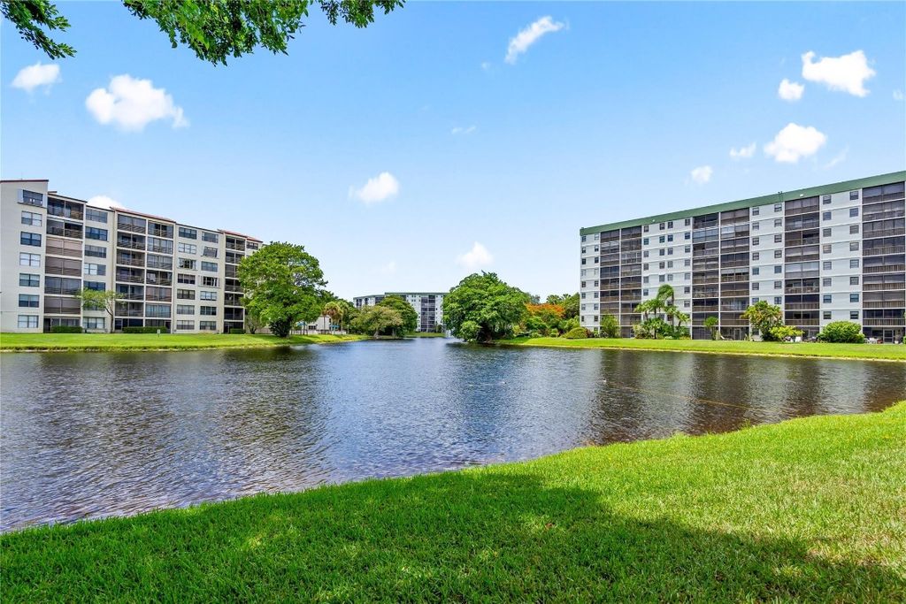 Photo of 2221 Cypress Island Drive #204, Pompano Beach, FL 33069 (MLS # F10462143)