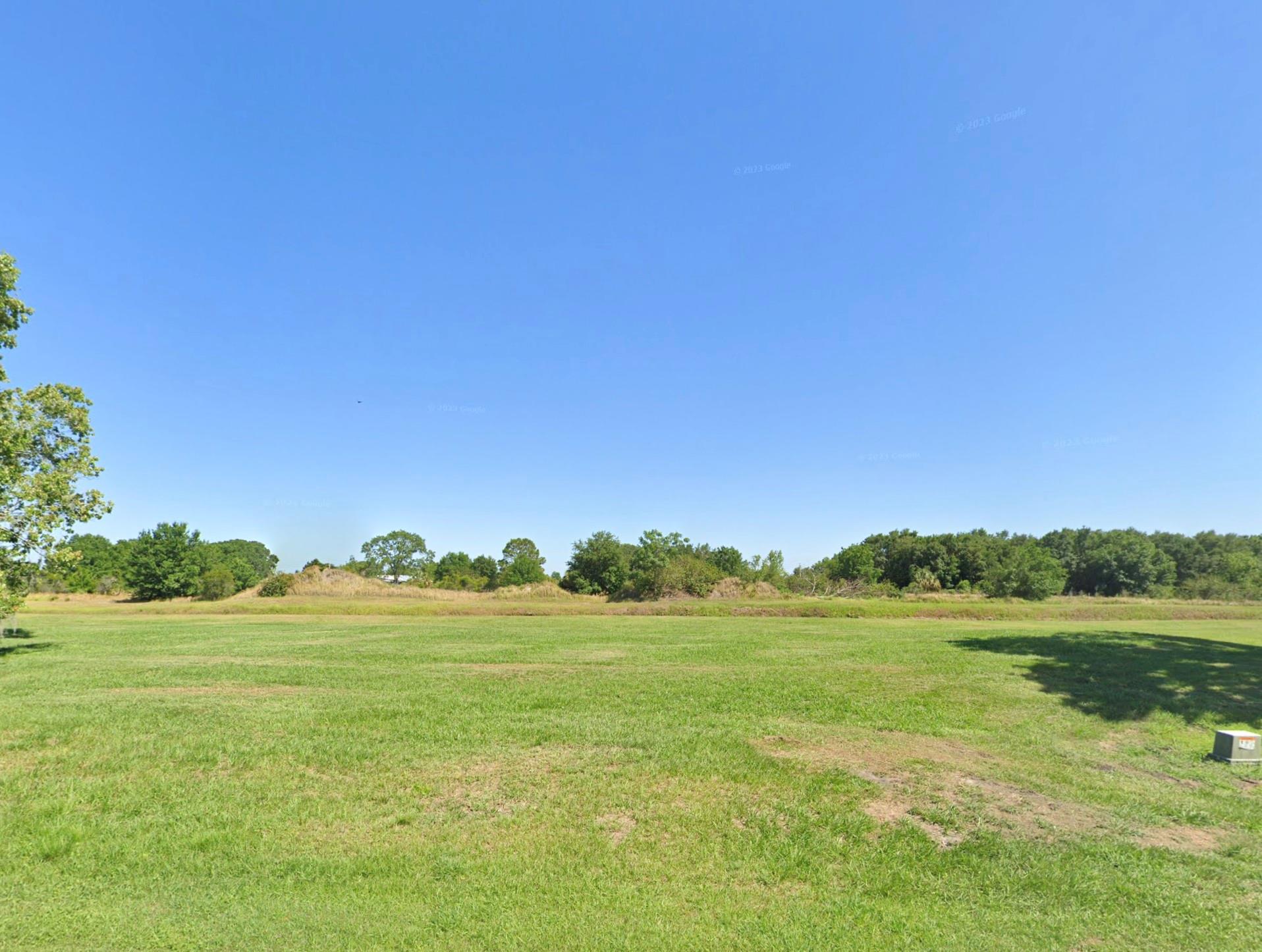 Premium lot located on a golf community with water view in the backyard