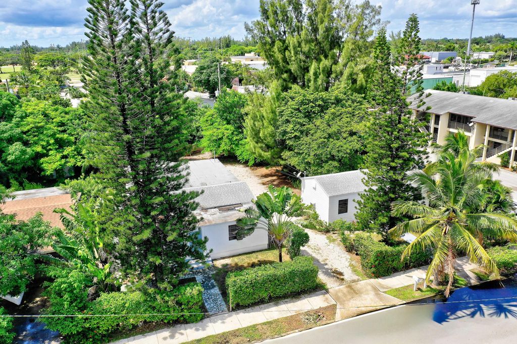 Photo of 24052407 N East Coast Street, Lake Worth Beach, FL 33460 (MLS # R11151039)