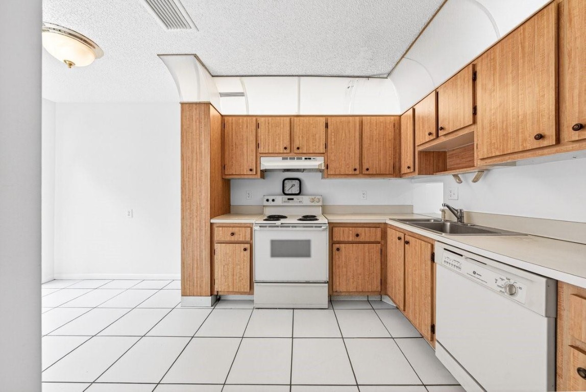 TARTAN COCONUT CREEK - Residential