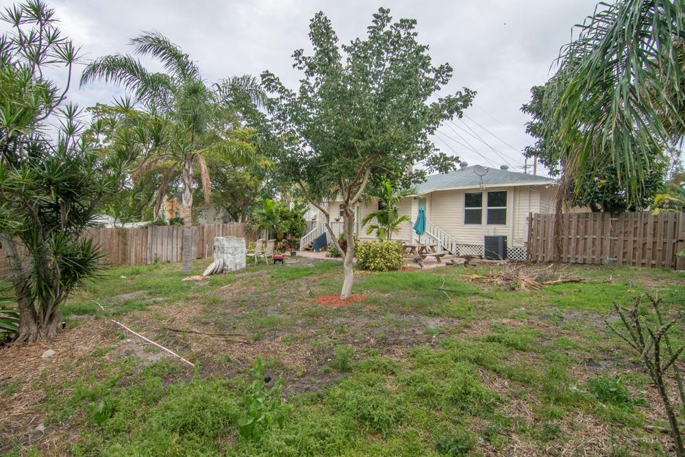 PARKER ESTATES - Residential Lease