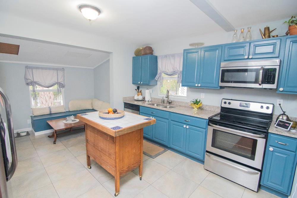 PARKER ESTATES - Residential Lease