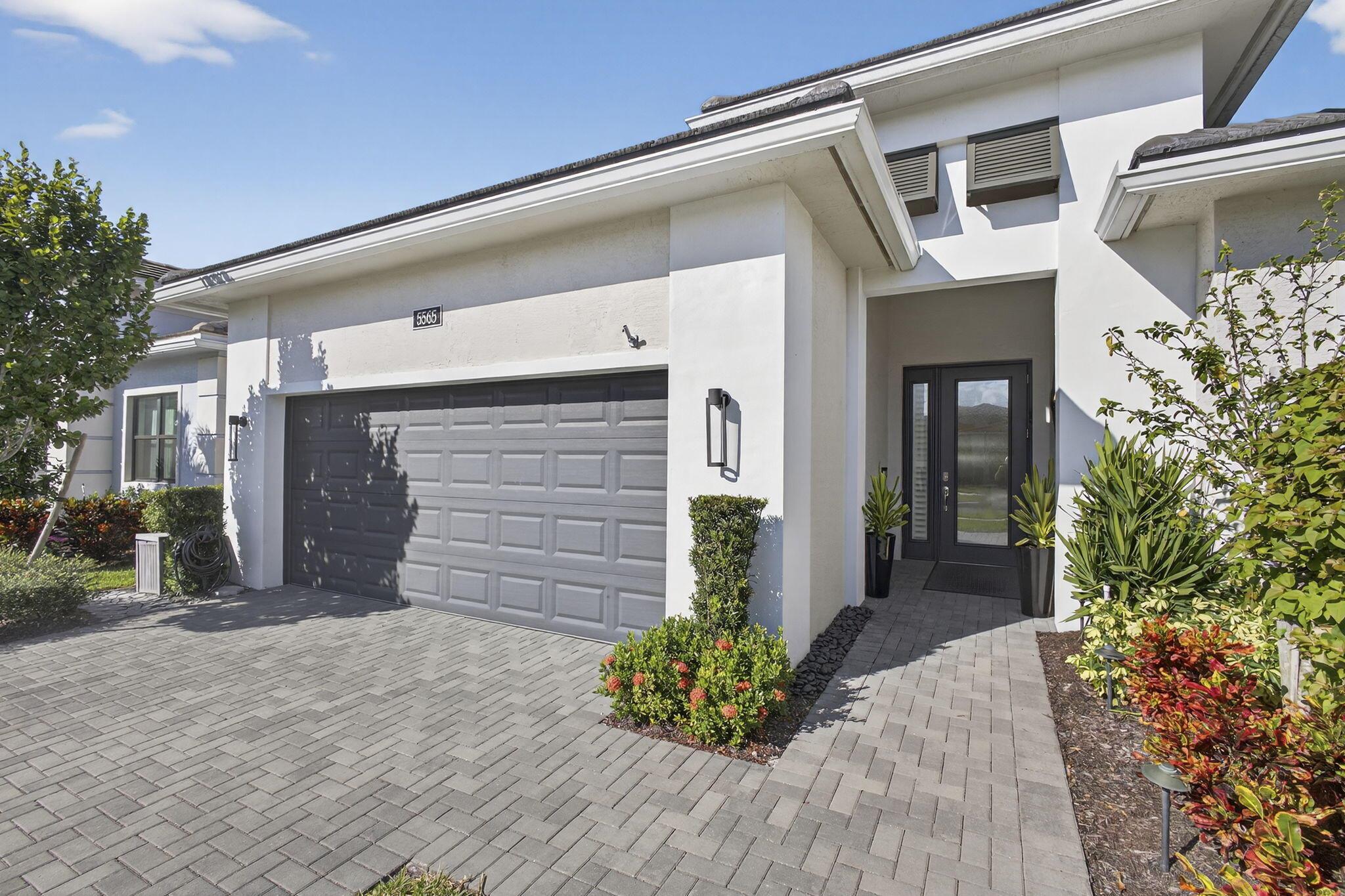 5565 Sanibel Lane
