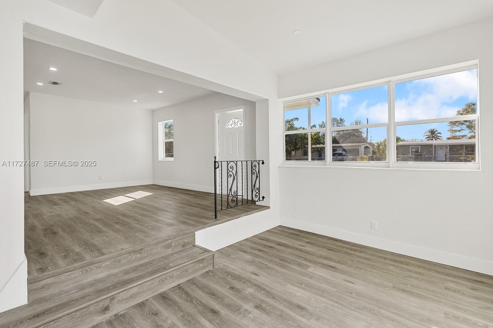 LAUDERDALE MANORS ADD-REV PLAT - Residential Lease