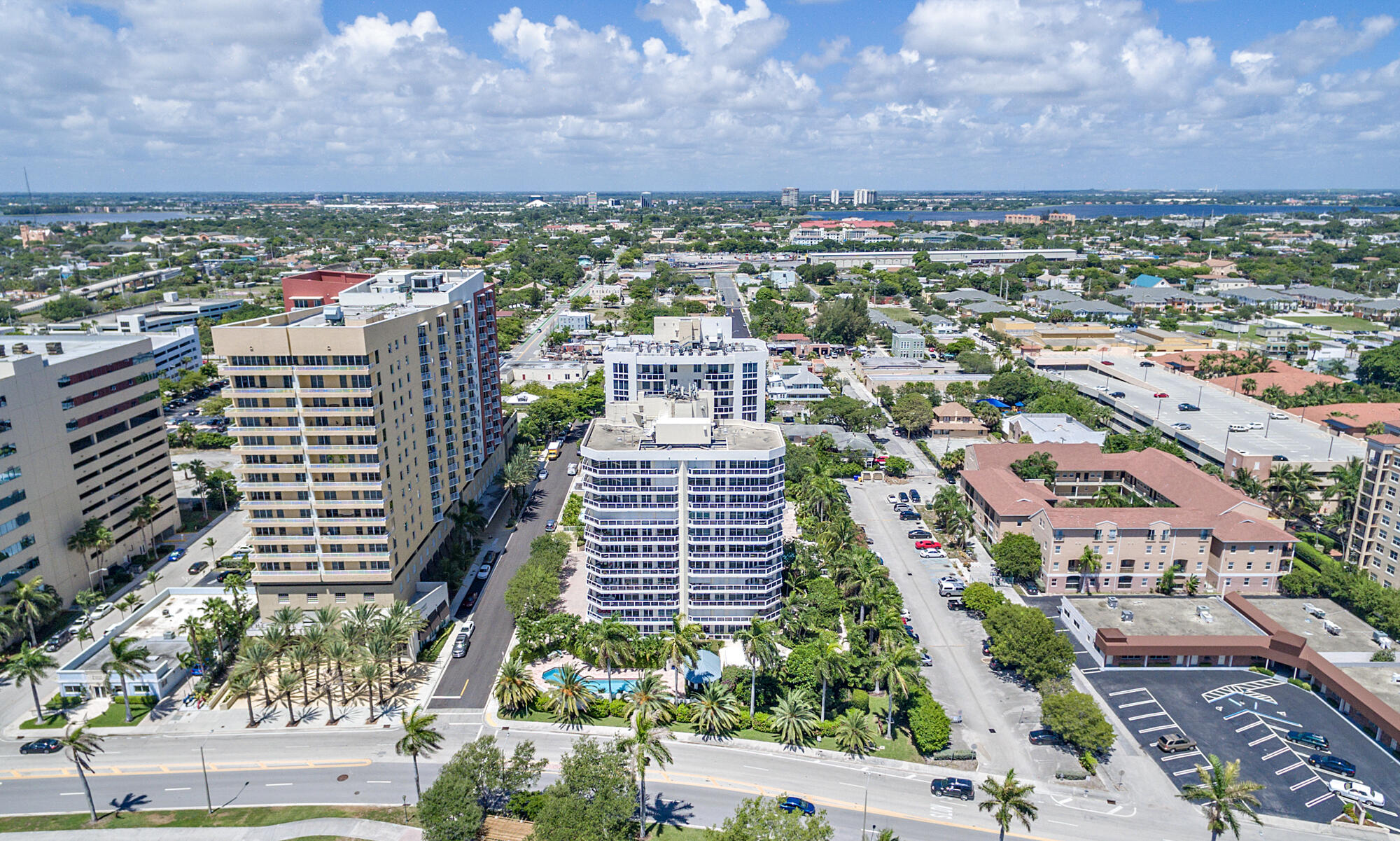 MAJESTIC TOWERS I CONDO - Residential