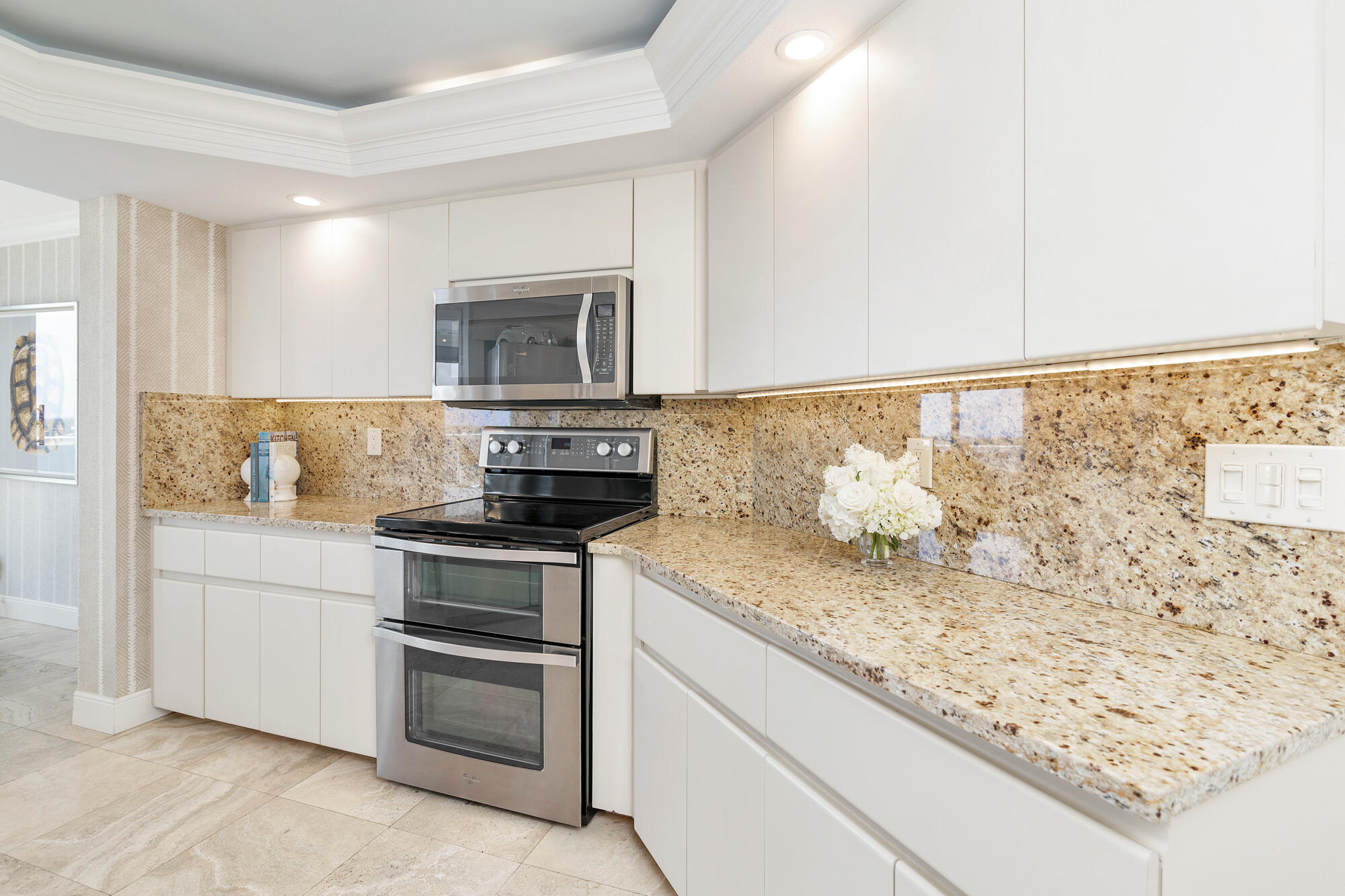 MAJESTIC TOWERS I CONDO - Residential