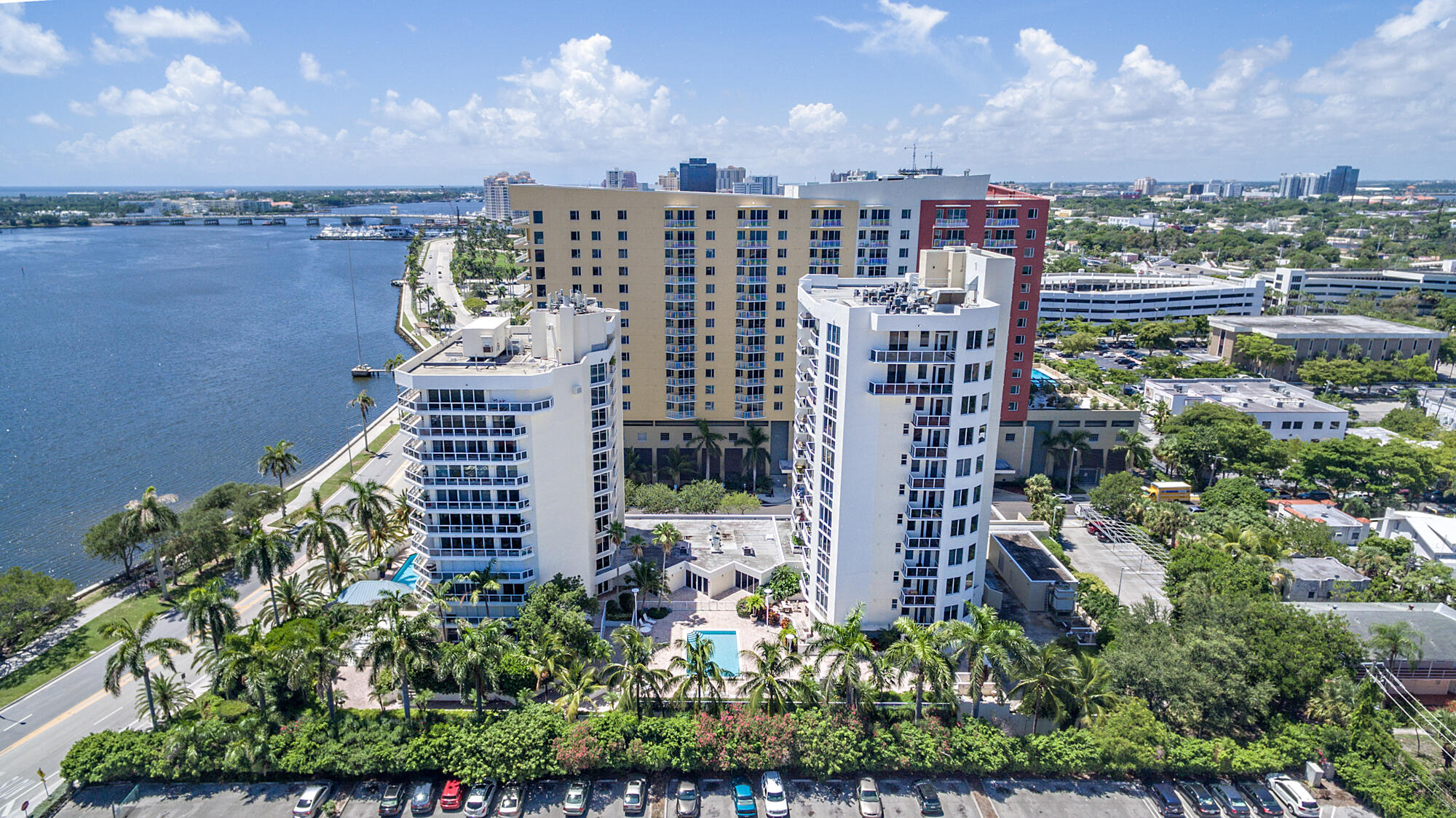 MAJESTIC TOWERS I CONDO - Residential