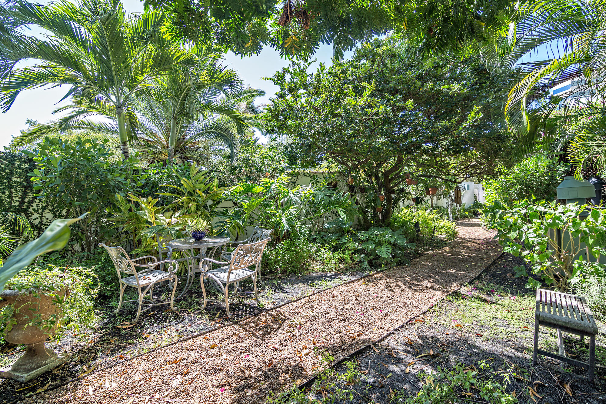 MAJESTIC TOWERS I CONDO - Residential